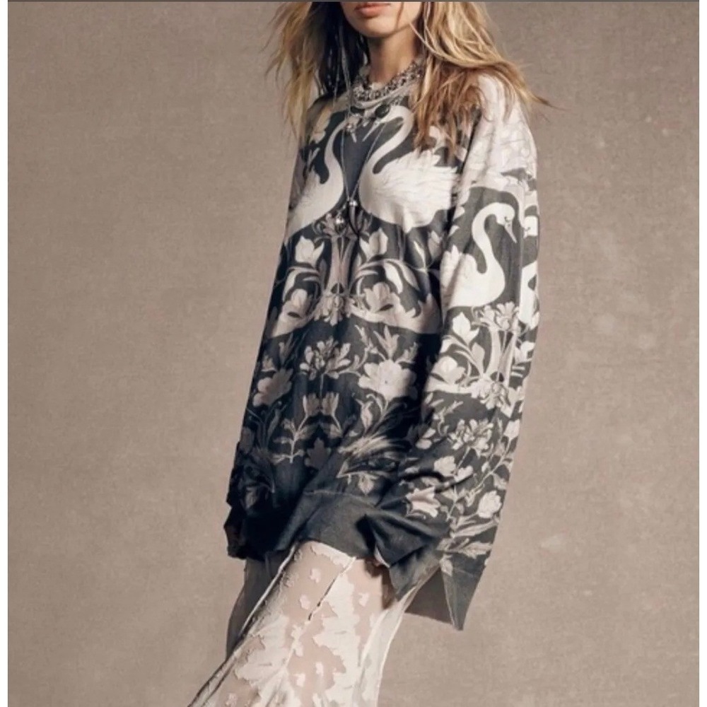 We The Free Nouvelle‎ Pattern Swan Floral Pullover Gray Small